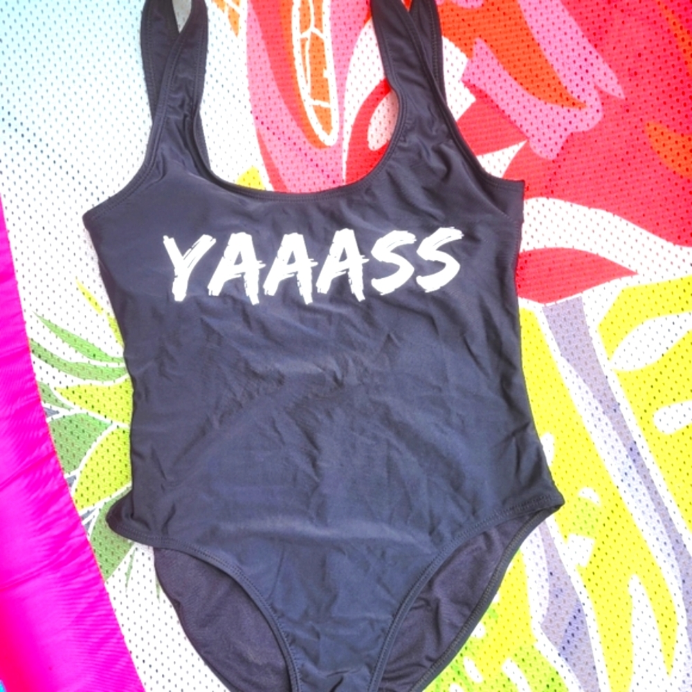 No Boundaries Swimsuit Black Graphic "Yaaass" Juniors Medium Excellent 🖤